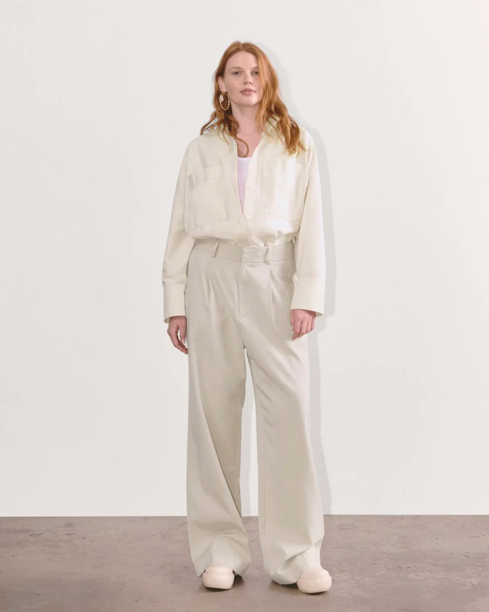 The Draper Pleated Pant in Buttersmooth | Sandstone | 32" Inseam - Image 6