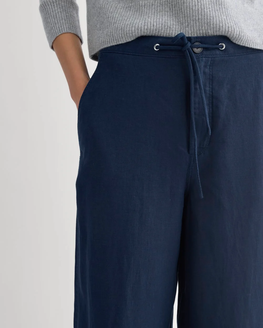 Wide-Leg Drawstring Pant in Linen | Navy - Image 4